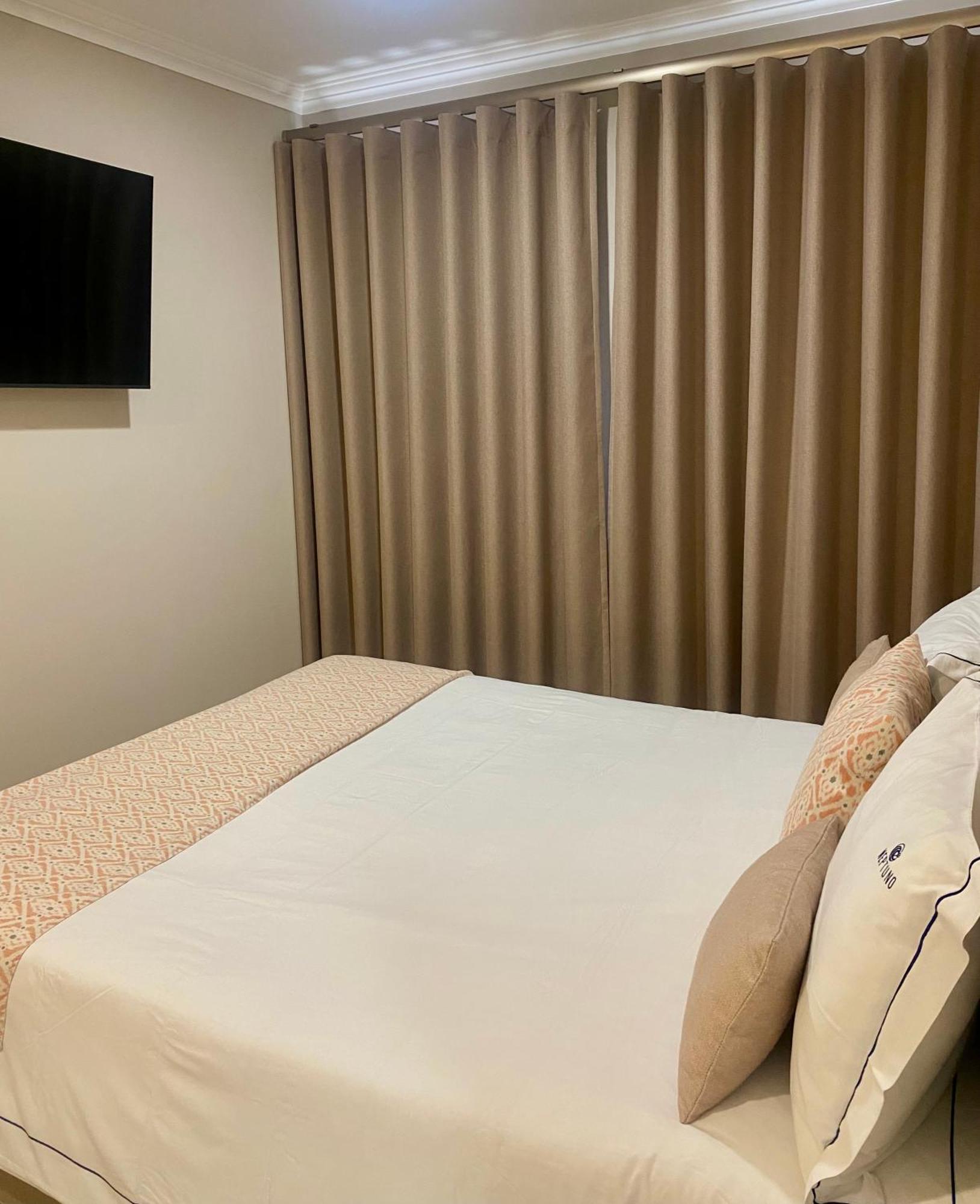 Hotel Neptuno Атогиа-да-Балейя Экстерьер фото